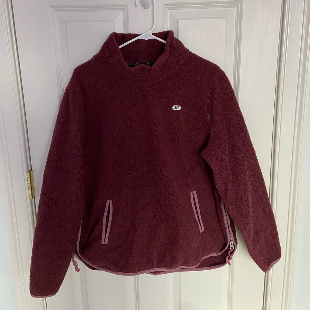 Women’s Abercrombie sweatshirt